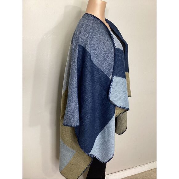 New Harve Benard blue plaid ruana. Retails $119 - Picture 3 of 7